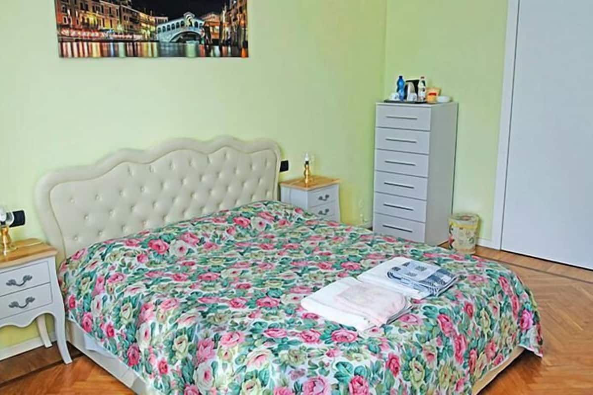Habitación doble superior | Caja de seguridad en la habitación, wifi gratis y ropa de cama
