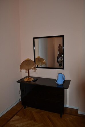 Double Room, Private Bathroom (External) | Kemudahan bilik
