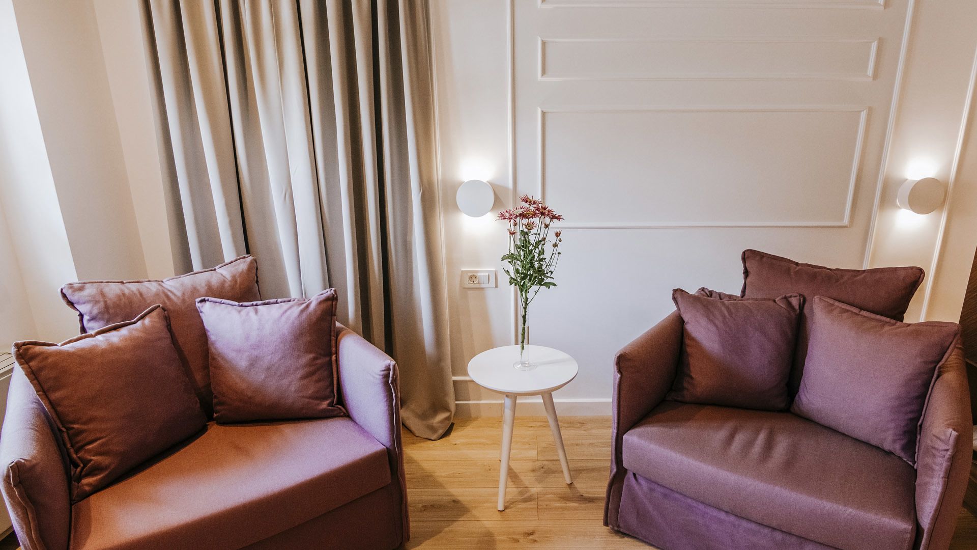 deluxe double room | living area | lcd tv