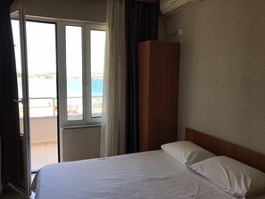 Standard Double Room | Desk, free WiFi