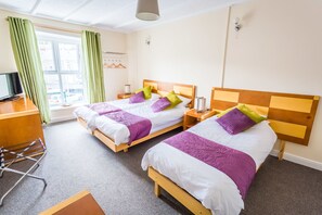 三人房 | 办公桌、笔记本电脑工作区、免费婴儿床、免费 WiFi