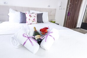 Superior Apartment with Balcony | 高級寢具、客房內保險箱、書桌、免費無線上網