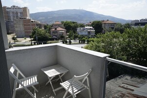 Studio Apartment with Balcony | 阳台