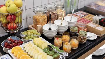 Desayuno buffet (EUR 15 por persona)