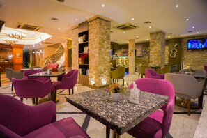 Lobby lounge - Royal Marshal Hotel (Cairo)