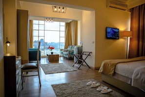 Télévision LED de 32 pouces avec chaßnes par satellite, télévision