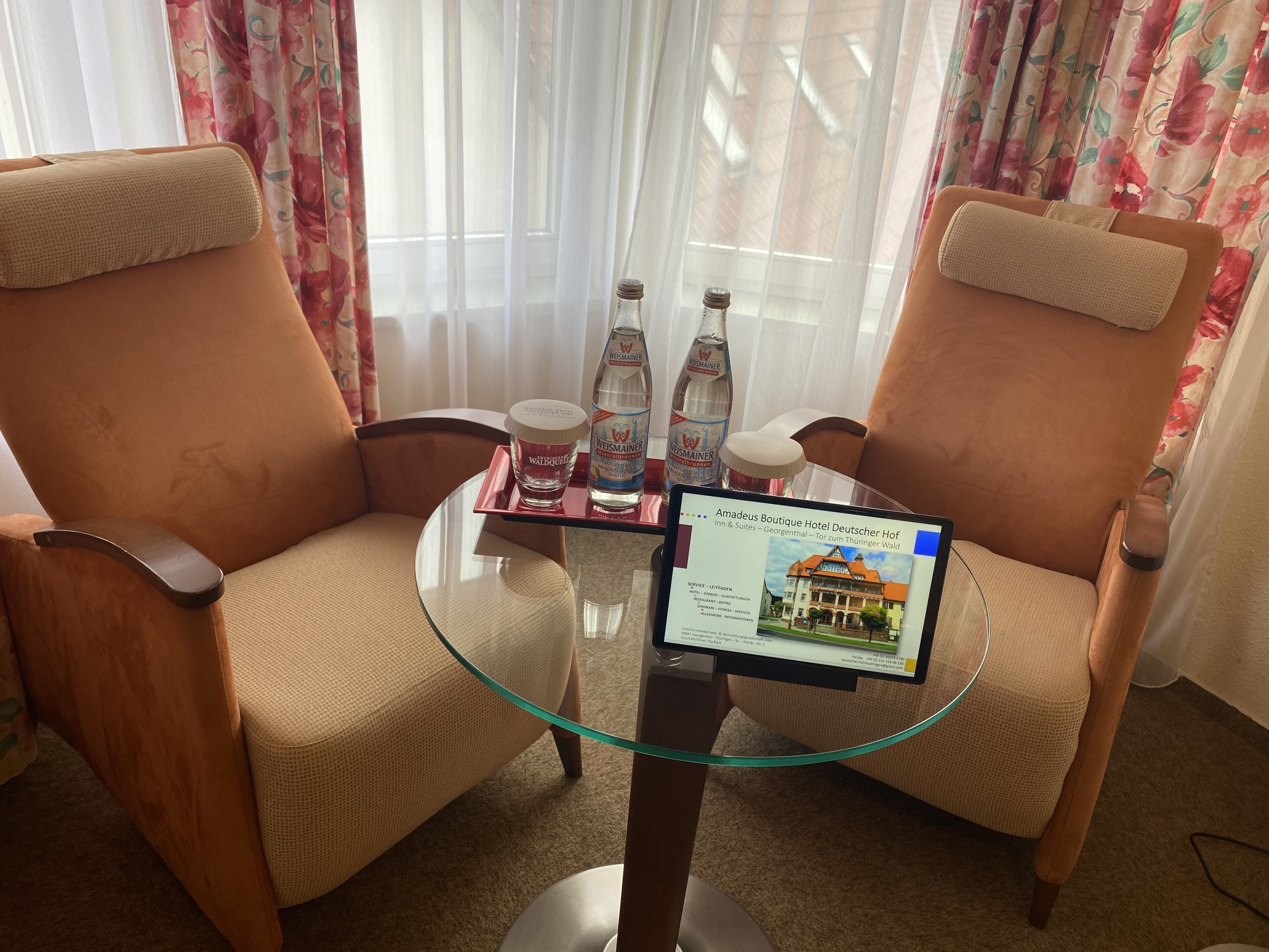 superior double room single use | living room | flat-screen tv