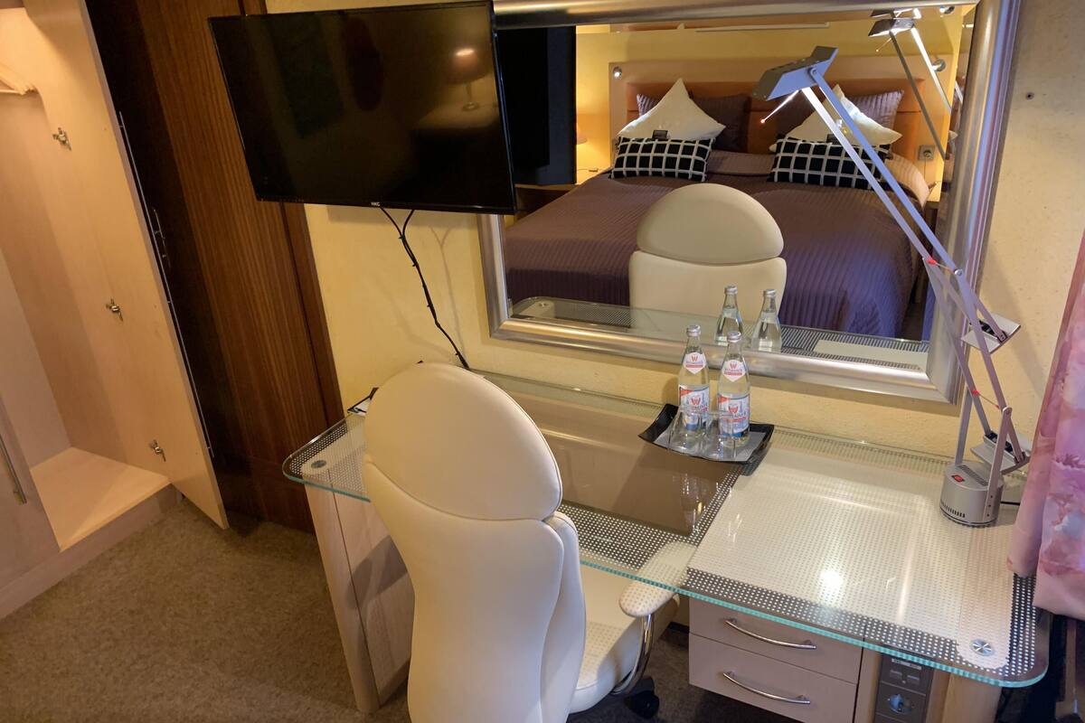 Standard Double Room | Business centre