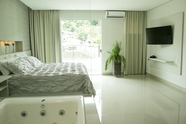 Matelas Select Comfort, minibar, rideaux occultants