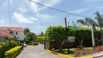 Pintu masuk properti