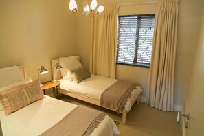 2 habitaciones, tabla de planchar con plancha y wifi gratis 