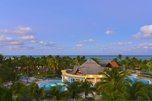 2 outdoor pools, pool umbrellas - Iberostar Daiquirí - All inclusive (Cayo Guillermo)