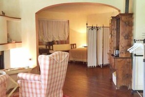 Suíte | Roupas de cama premium, escrivaninha, berços grátis, Wi-Fi de cortesia