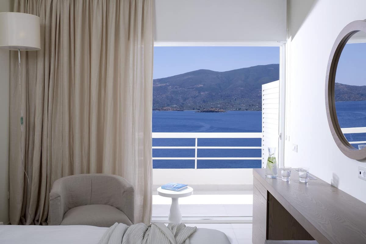 minibar, in-room safe, free wired internet