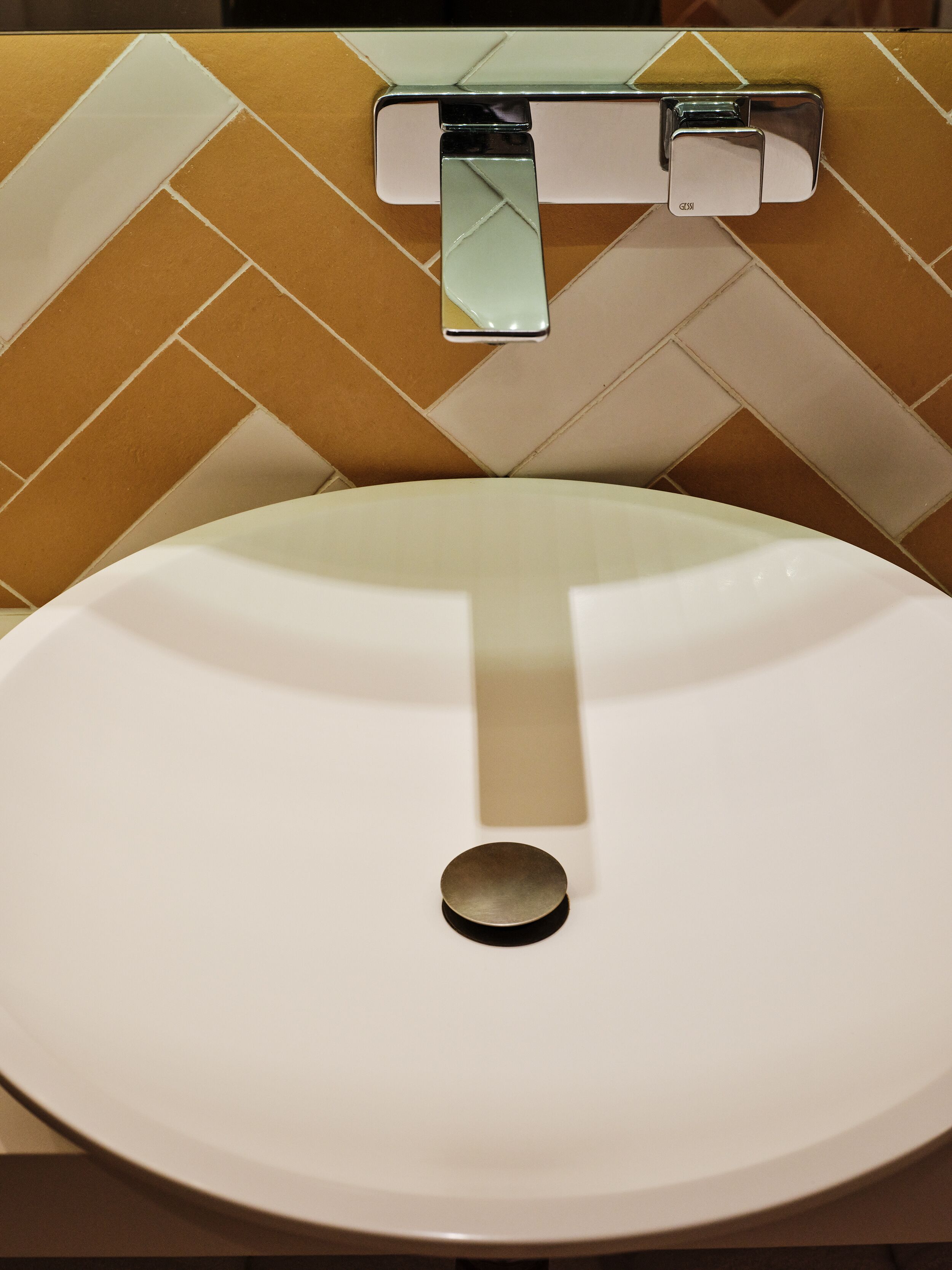 executive suite | bathroom | free toiletries, hair dryer, towels