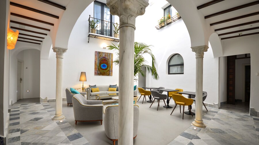 Legado Alcázar Hotel