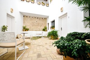 标准双人房 |   庭院景观