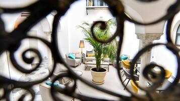 32-inch flat-screen TV with digital channels, TV