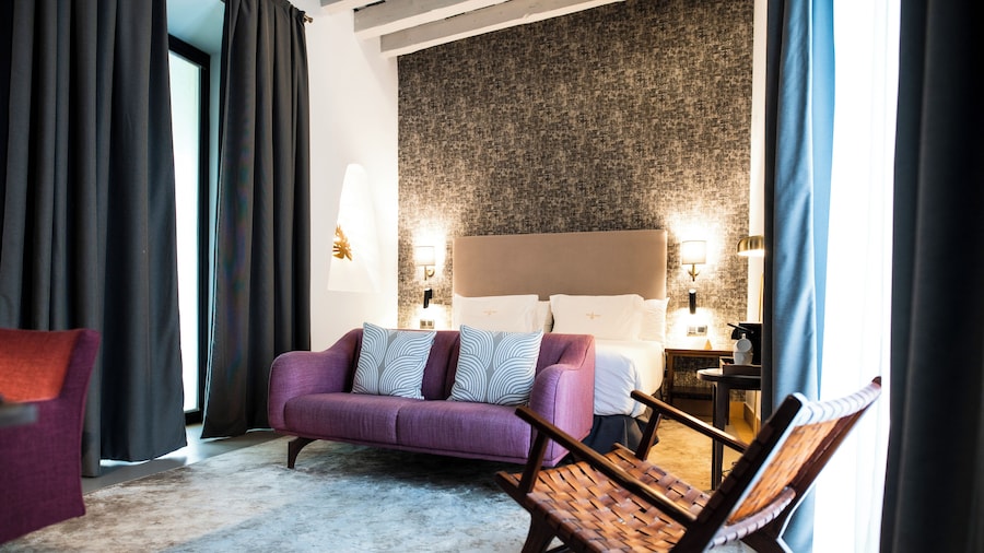 Legado Alcázar Hotel