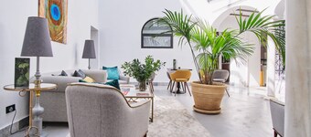 Legado Alcázar Hotel