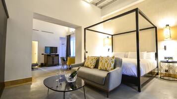 Junior Royal Alcazar Suite con terraza | 1 habitación, sábanas de algodón egipcio y ropa de cama de alta calidad