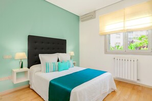 Deluxe Apartment, 2 Bedrooms, Kitchen, City View | 2 bedrooms, down comforters, individually decorated - El Viso Smart (Madrid)