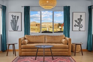 Cottage C (full kitchen/washer-dryer) | Living area