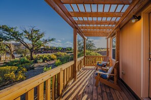 Cottage C (full kitchen/washer-dryer) | Terrace/patio - Willow Street Cottages (Bluff)