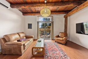 Studio 2 (no pets) | Living area - Willow Street Cottages (Bluff)