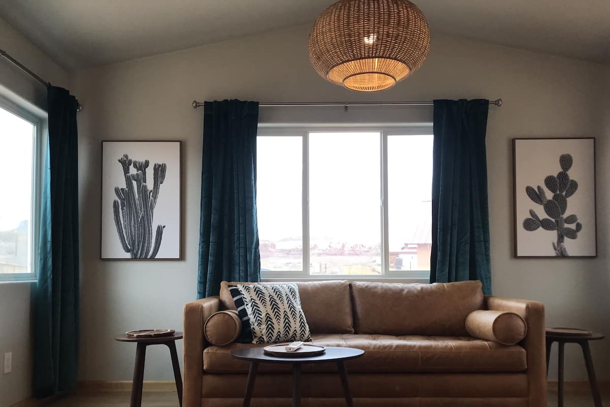 Cottage C (full kitchen/washer-dryer) | Living room