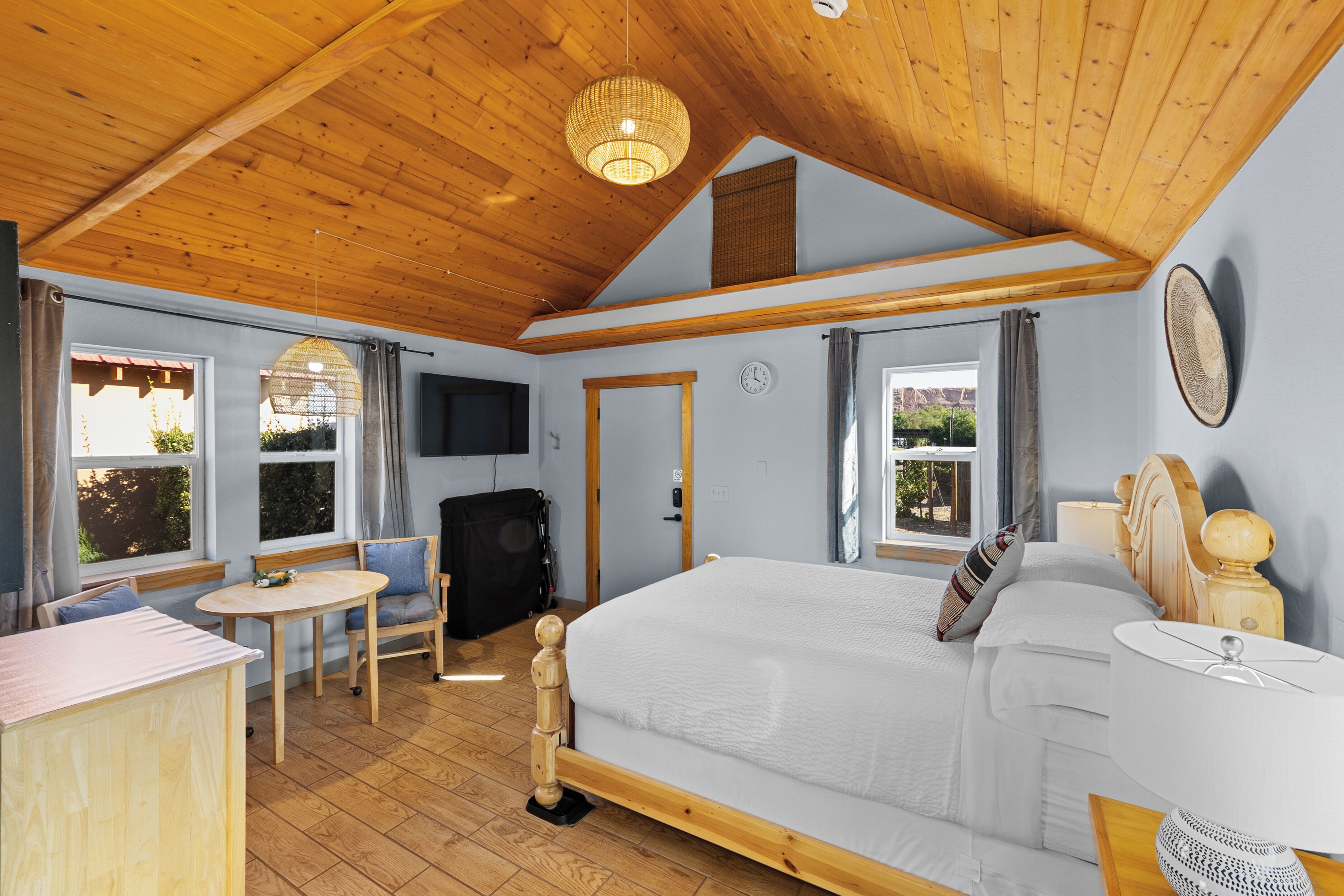 Cottage B (Washer/Dryer) | Pillowtop beds, individually decorated, individually furnished