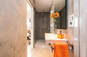 Luxury Duplex, 3 Bedrooms, Kitchen, City View | Bathroom