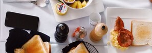 Daily self-serve breakfast for a fee - El Viso Smart III (Madrid)