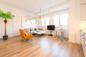 Deluxe Apartment, 3 Bedrooms, Accessible, Kitchen | 3 bedrooms, Egyptian cotton sheets, premium bedding, down duvets