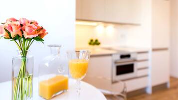 Deluxe Apartment, 3 Bedrooms, Accessible, Kitchen | Private kitchen | Fridge, dining tables