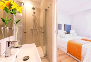 Deluxe Apartment, 3 Bedrooms, Accessible, Kitchen | 3 bedrooms, Egyptian cotton sheets, premium bedding, down comforters - El Viso Smart II (Madrid)