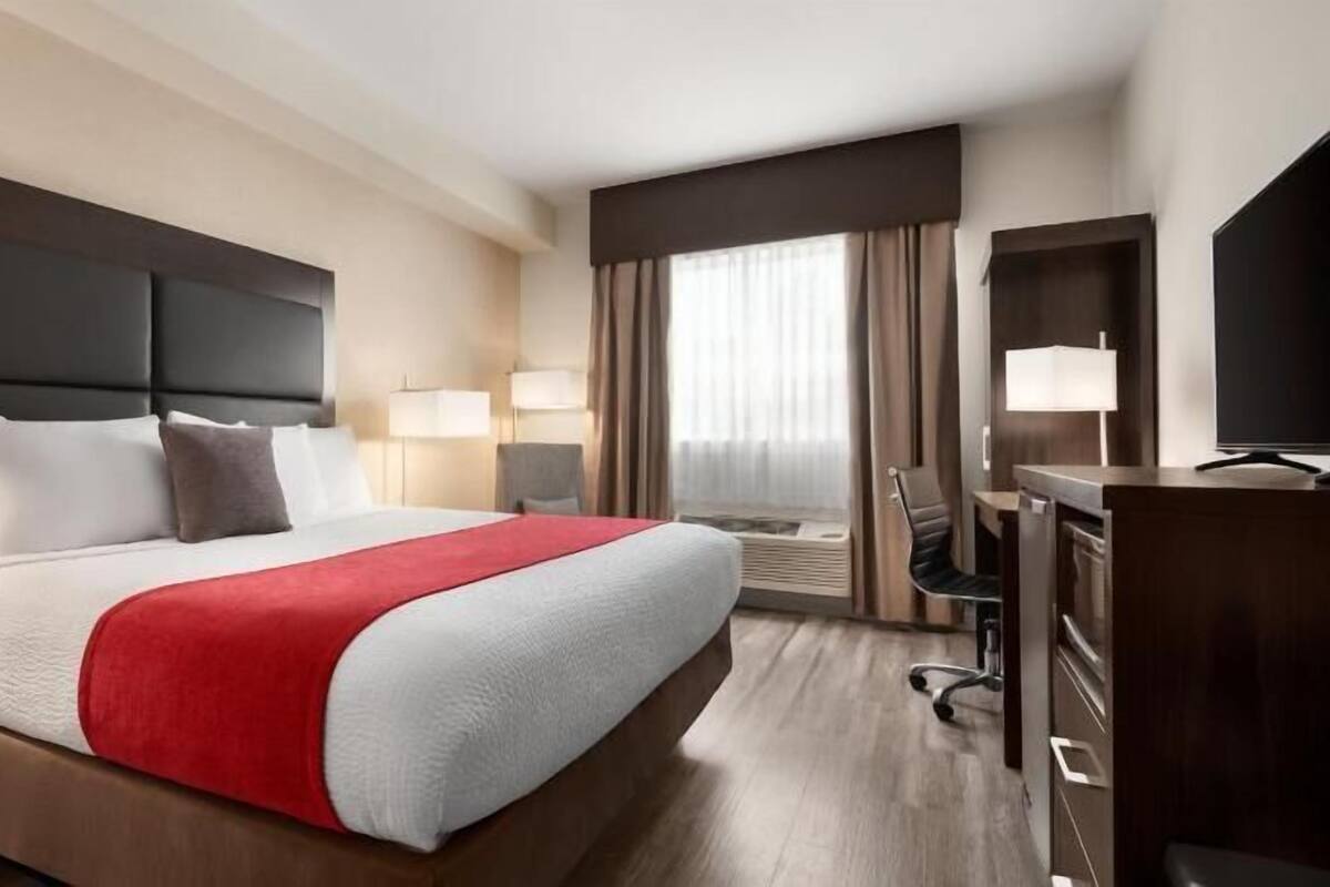 Desk, blackout drapes, iron/ironing board, free WiFi