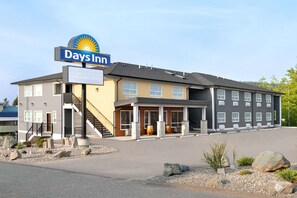 Exterior - Days Inn by Wyndham 100 Mile House (100 Mile House)