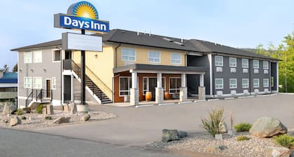 Days Inn by Wyndham 100 Mile House