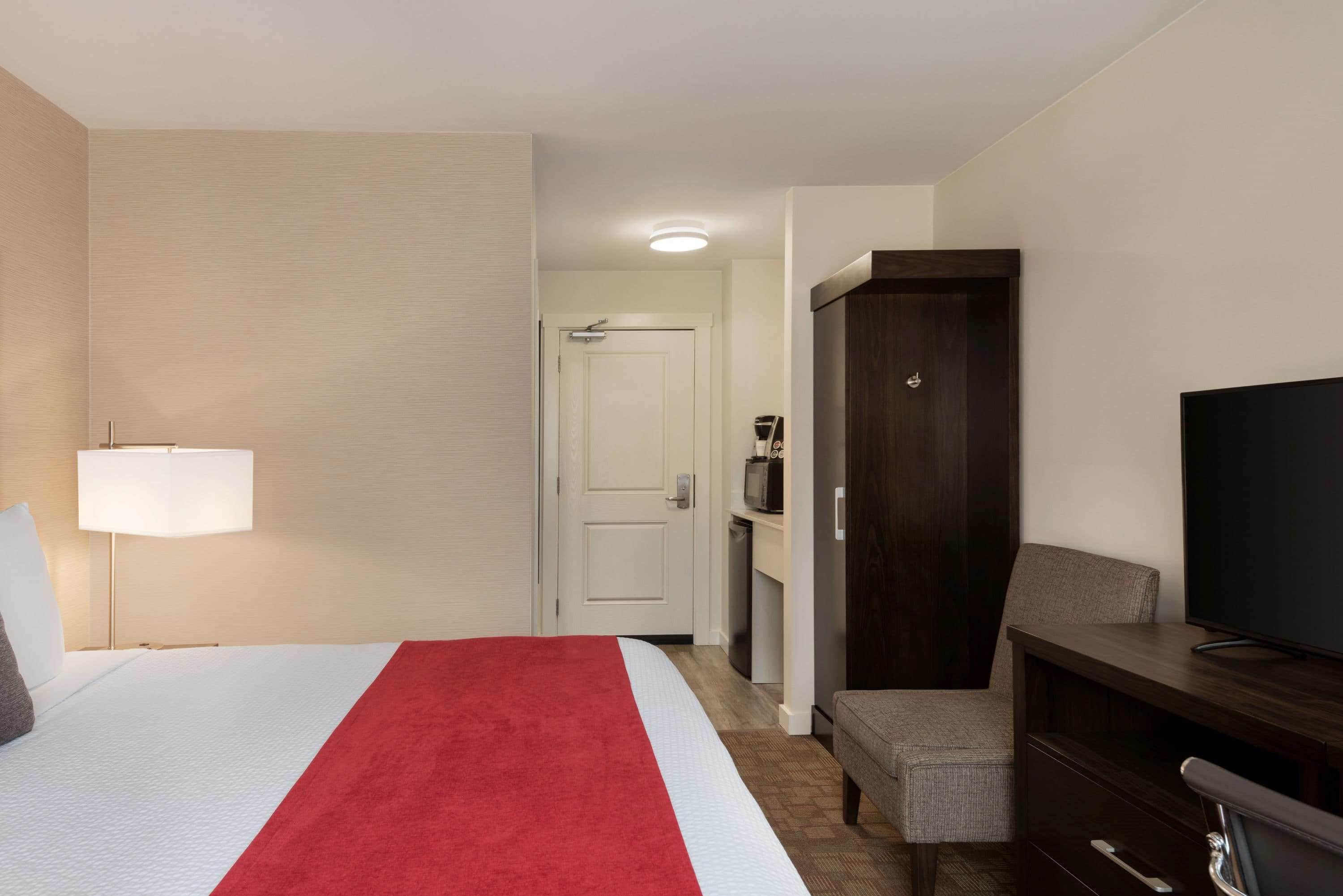 desk, blackout curtains, iron/ironing board, free wifi