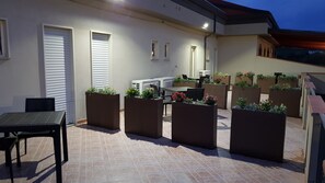 ห้องคอมฟอร์ทดับเบิล, เตียงควีนไซส์ 1 เตียง | ระเบียง