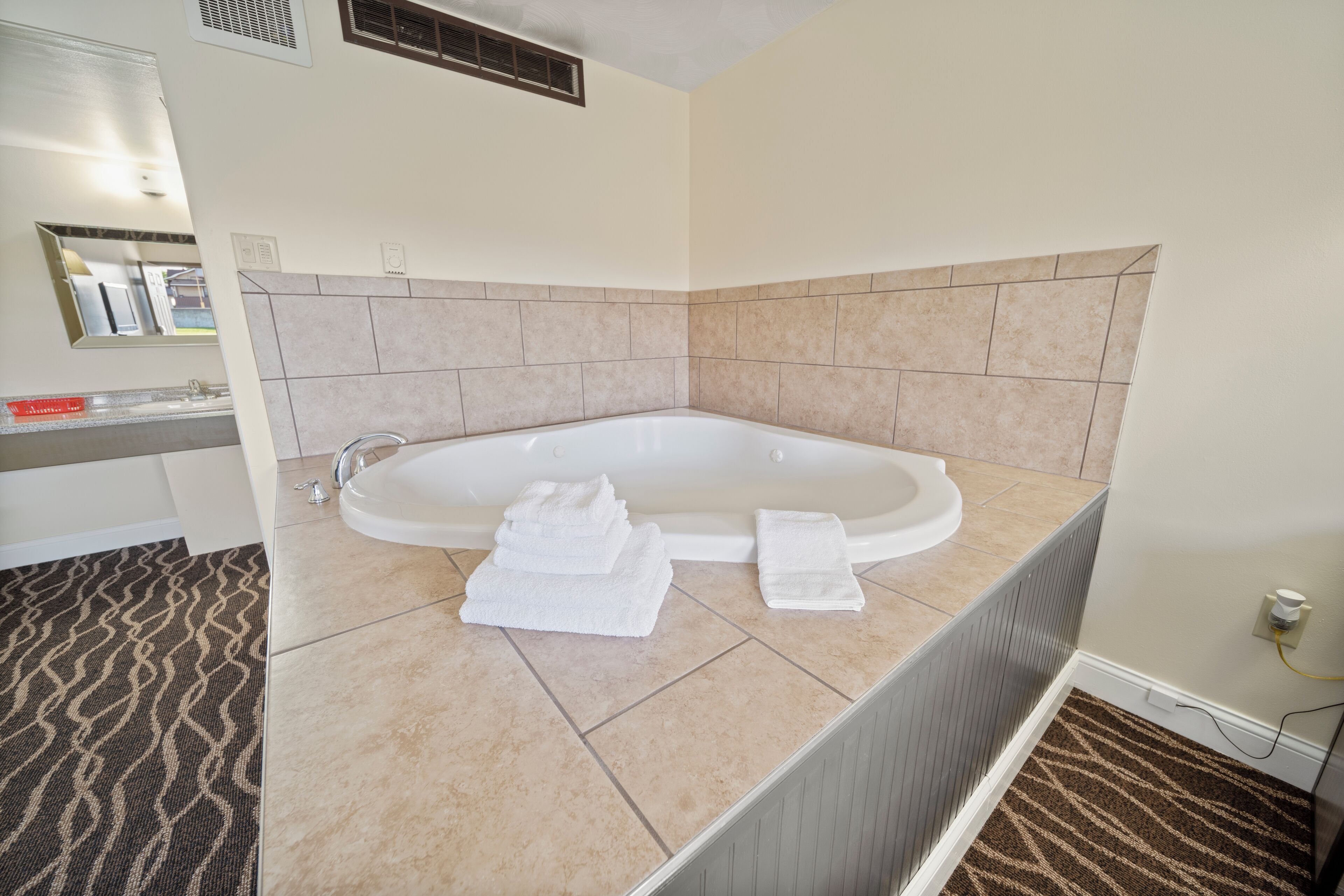 Suite, 1 Queen Bed, Jetted Tub | Bathroom | Deep soaking tub, free toiletries, towels