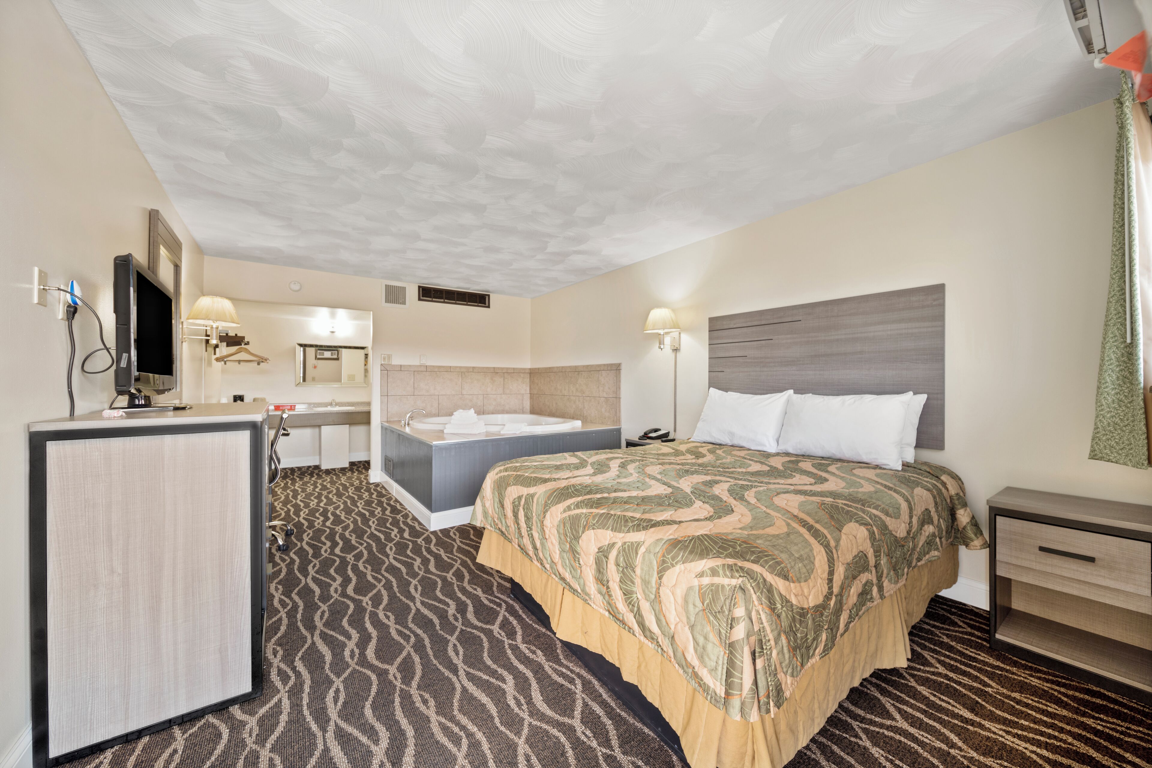 Suite, 1 grand lit, baignoire à jets | Literie de qualité, bureau, rideaux d’obscurcissement