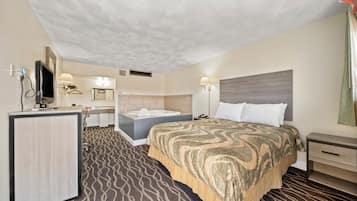 Suite, 1 grand lit, baignoire à jets | Literie de qualité, bureau, rideaux d’obscurcissement