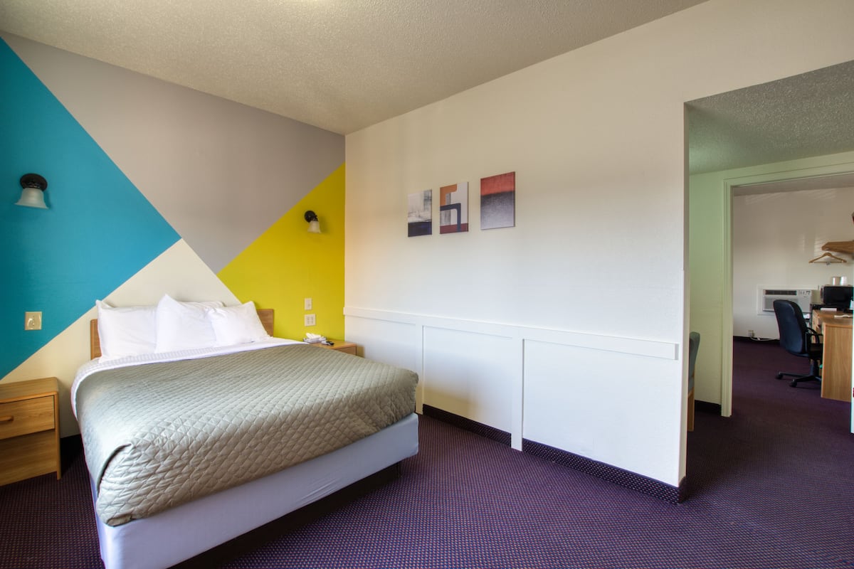 Family Room, 2 Bedrooms, Non Smoking, Refrigerator & Microwave | Premium bedding, individually decorated, individually furnished, desk