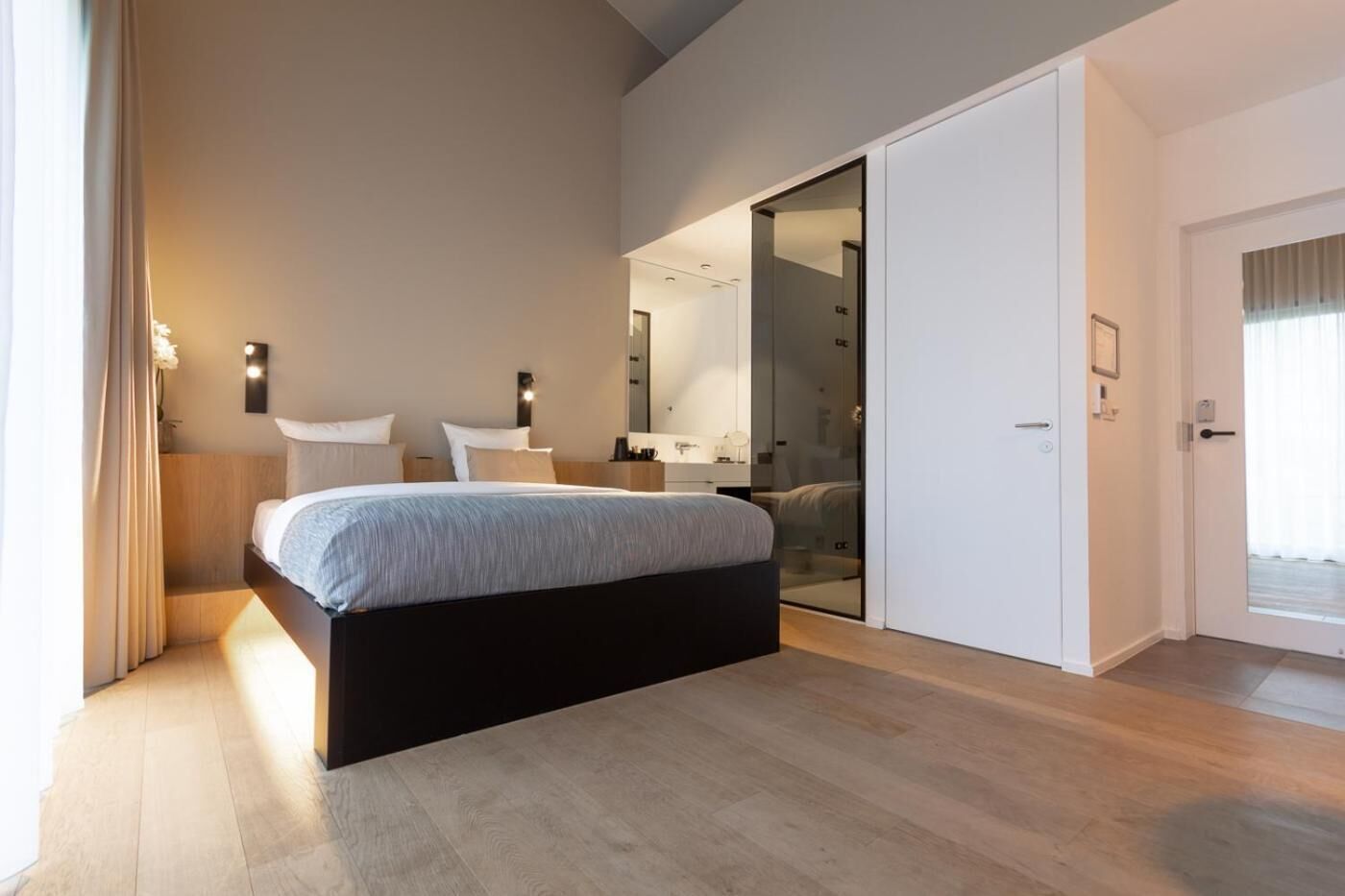 迷你吧、客房内保险箱、办公桌、隔音