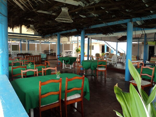 Breakfast, lunch, dinner served; local and international cuisine 