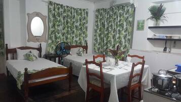 Chambre Quadruple | Restauration dans la chambre
