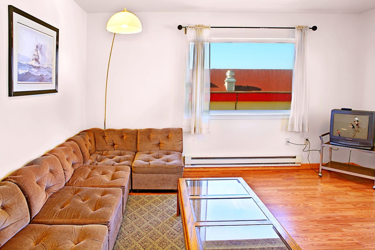 Condo, 2 Bedrooms, Kitchen, Beach View | Living area