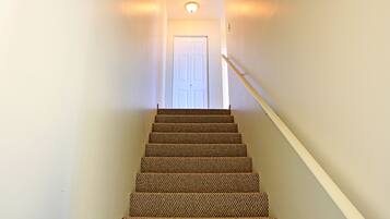 Condo, 2 Bedrooms, Kitchen, Beach View | Staircase